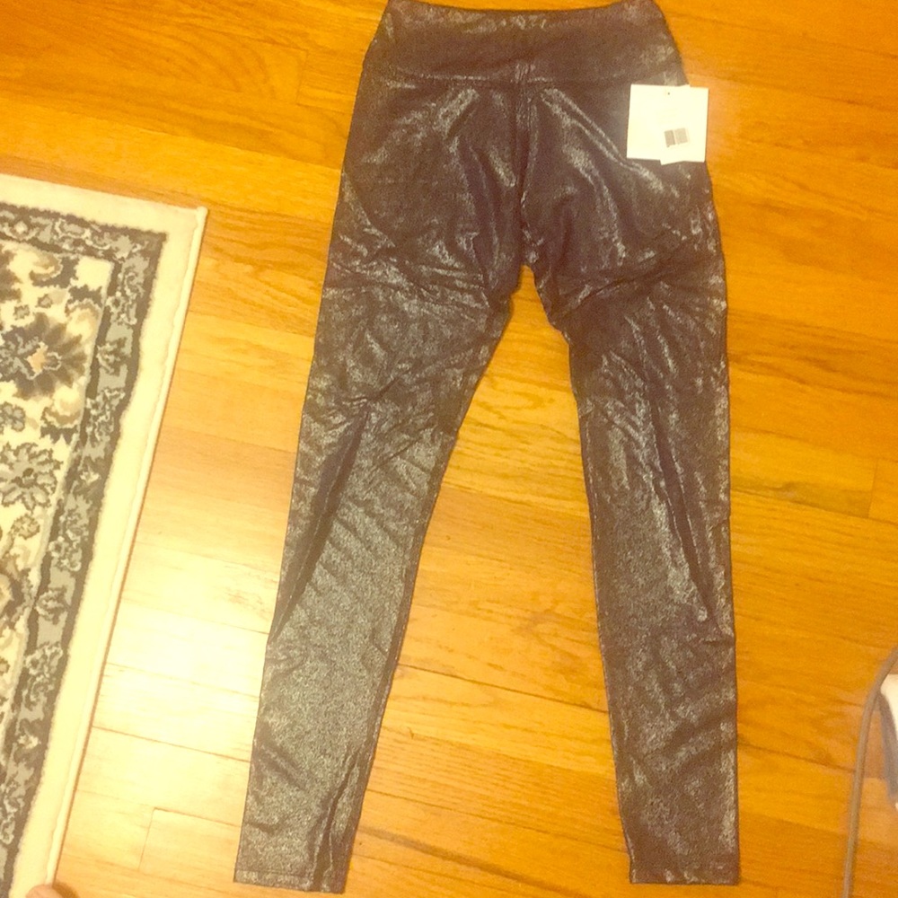 NWT Beyond Yoga sparkly silver leggings XS
